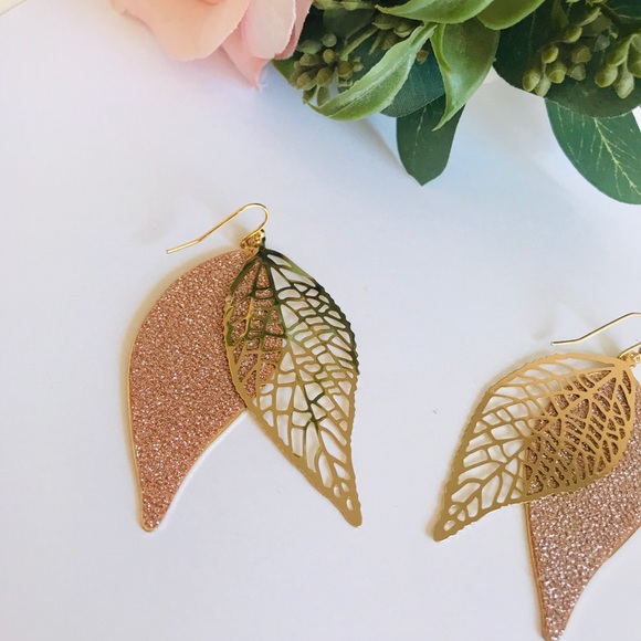 1 LEFT! Gold tone layered earrings sparkles - Picture 3 of 3